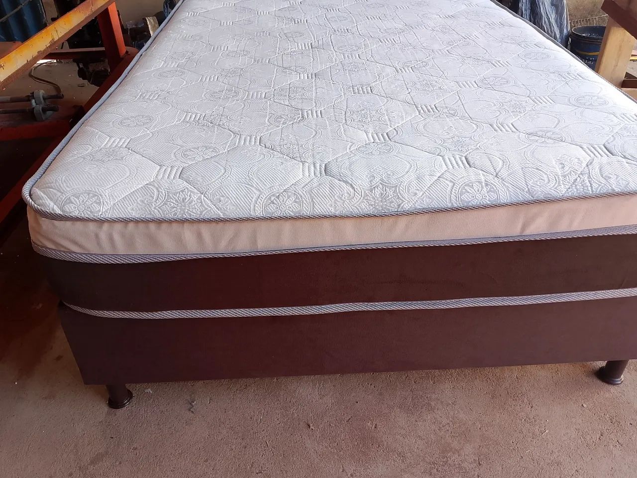 Vendo cama box de casal 