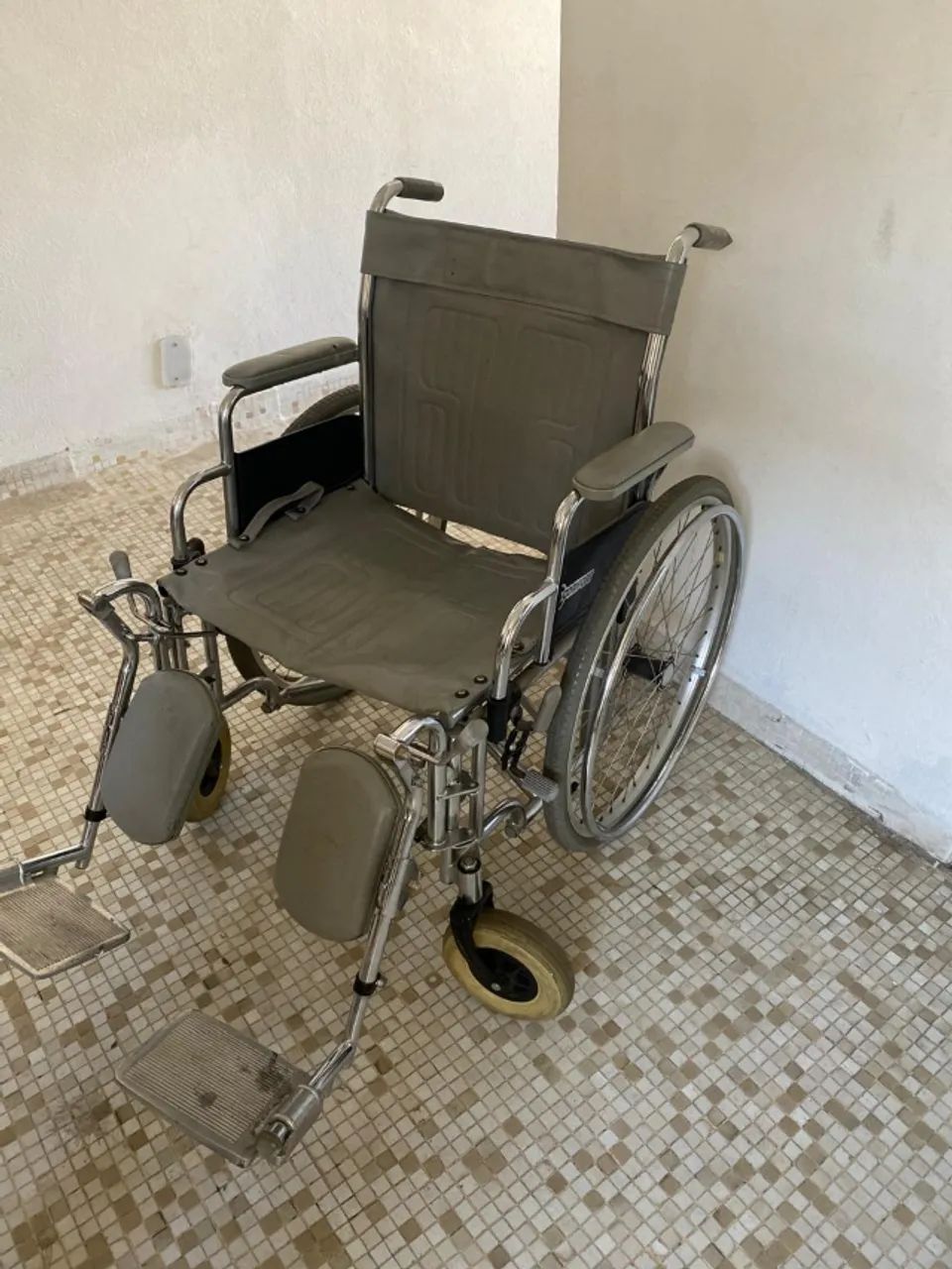 Cadeira de Rodas Comfort Dobrável - Foto 3