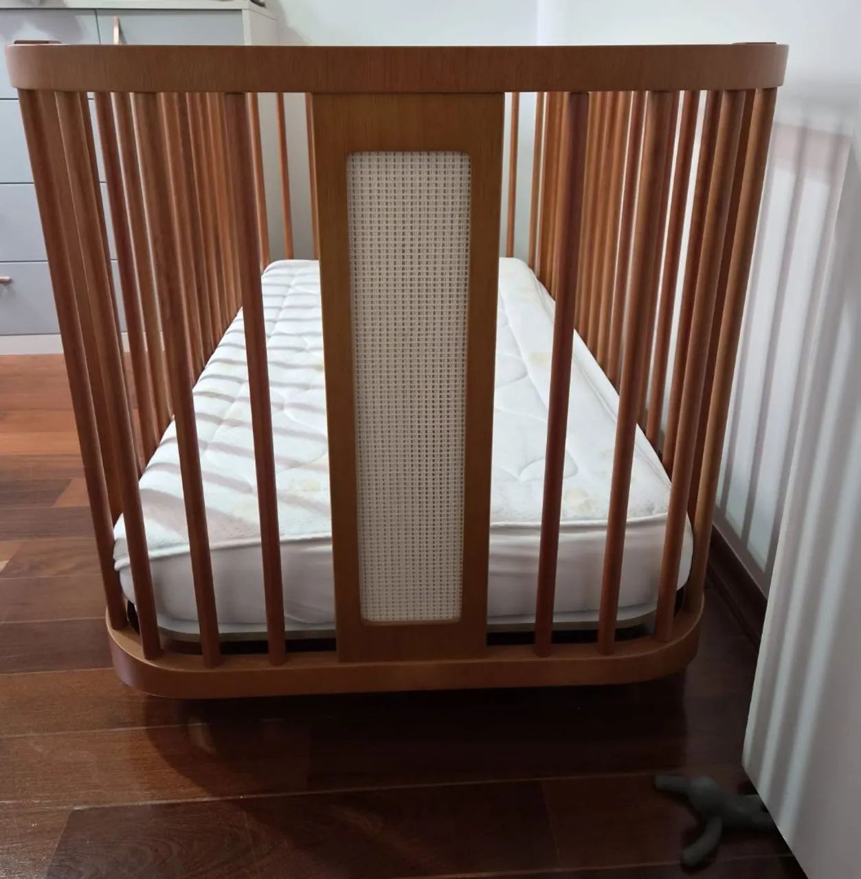 Berço oval 2 em 1 - vira cama - Foto 5