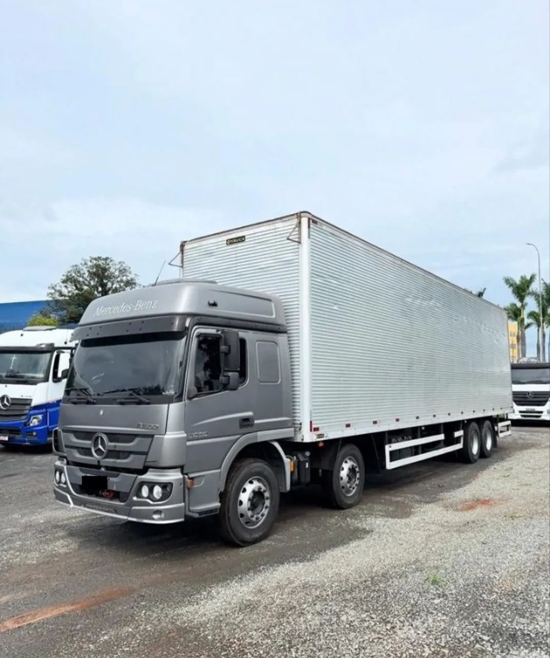 atego 3030 8x2 2022 baú seco 11,7m