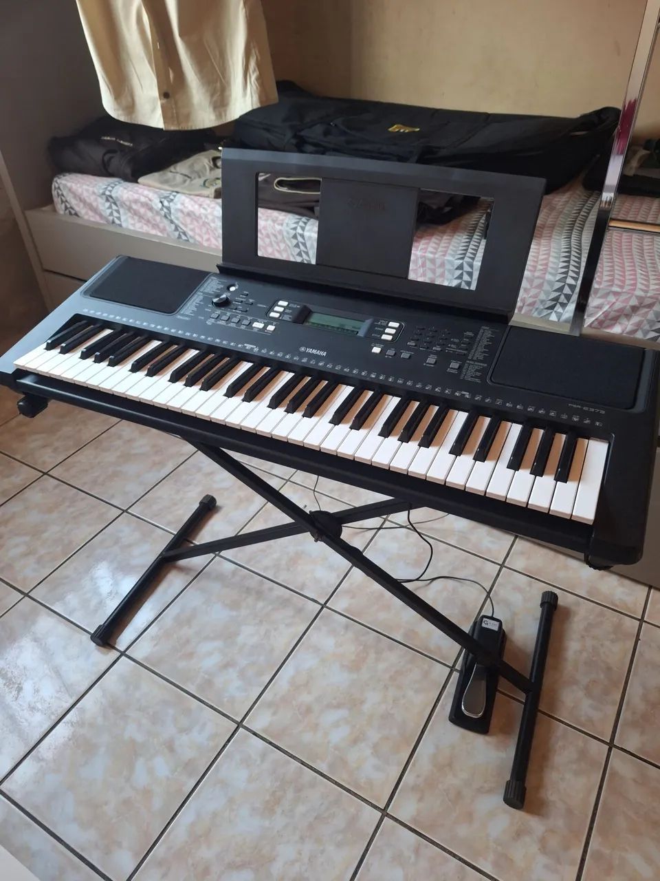 Teclado Yamaha PSR-E373 