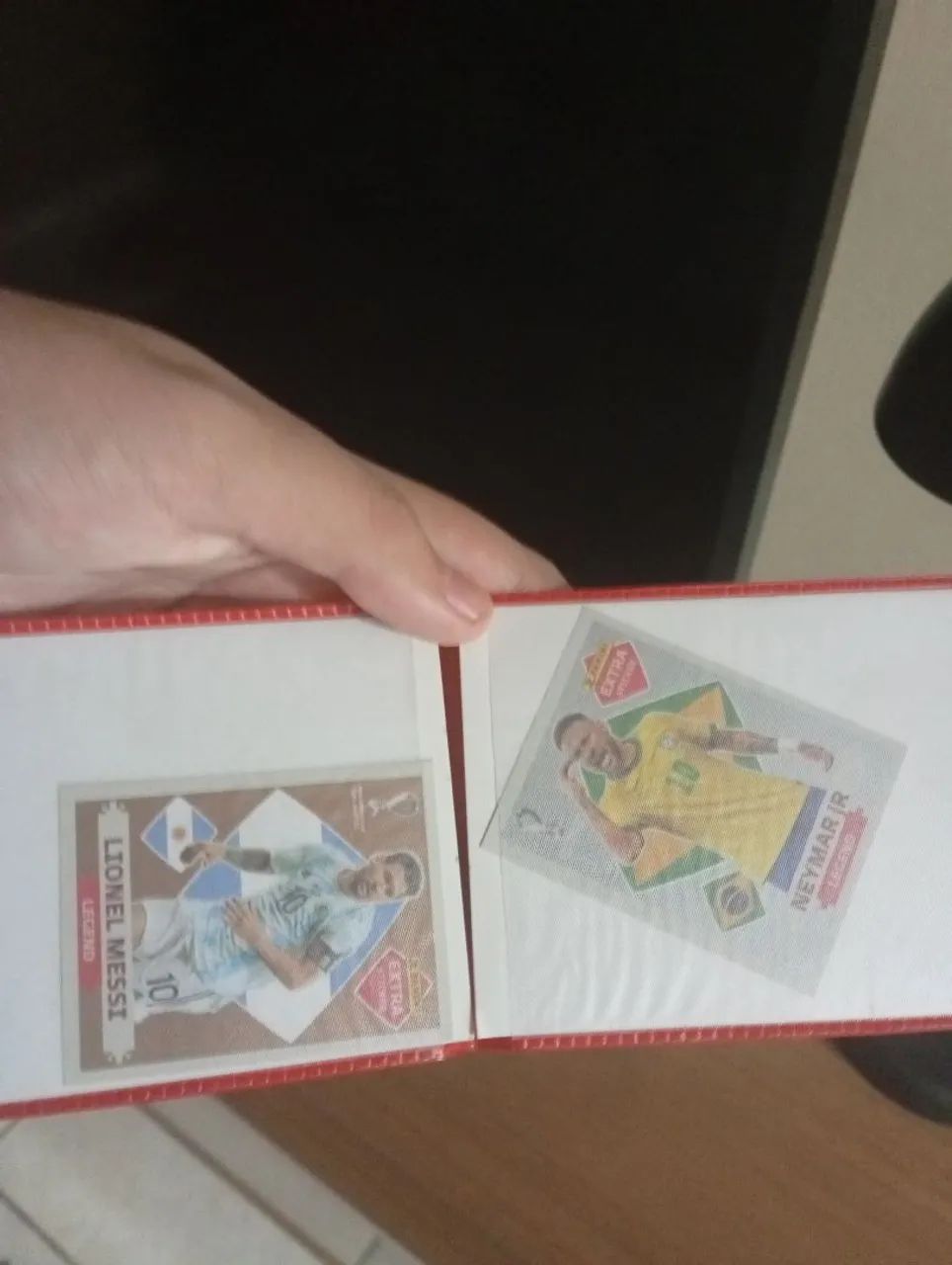 Figurinhas Neymar prata e Messi bronze 2022 Legends - Foto 2