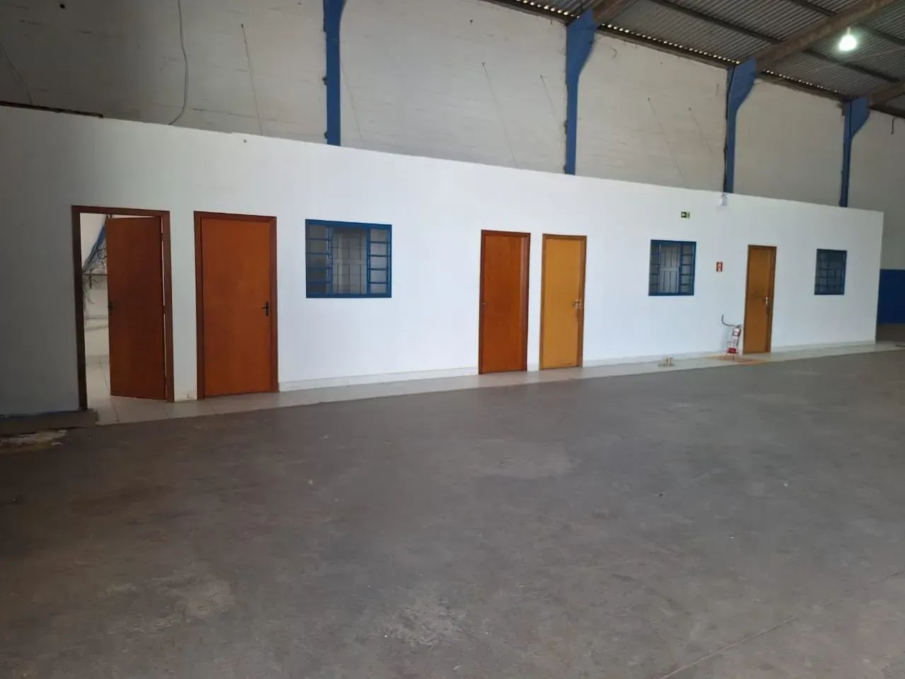 Alugo galpão / barracão com 1.500m² no Distrito Industrial - Cuiabá - MT - Foto 4
