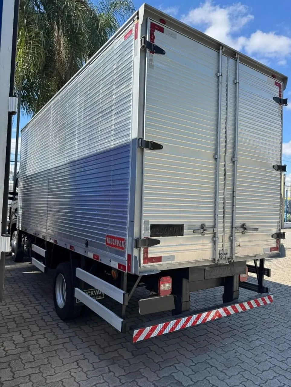 Vw 9.170 4x2 - 2018 Baú  - Foto 4