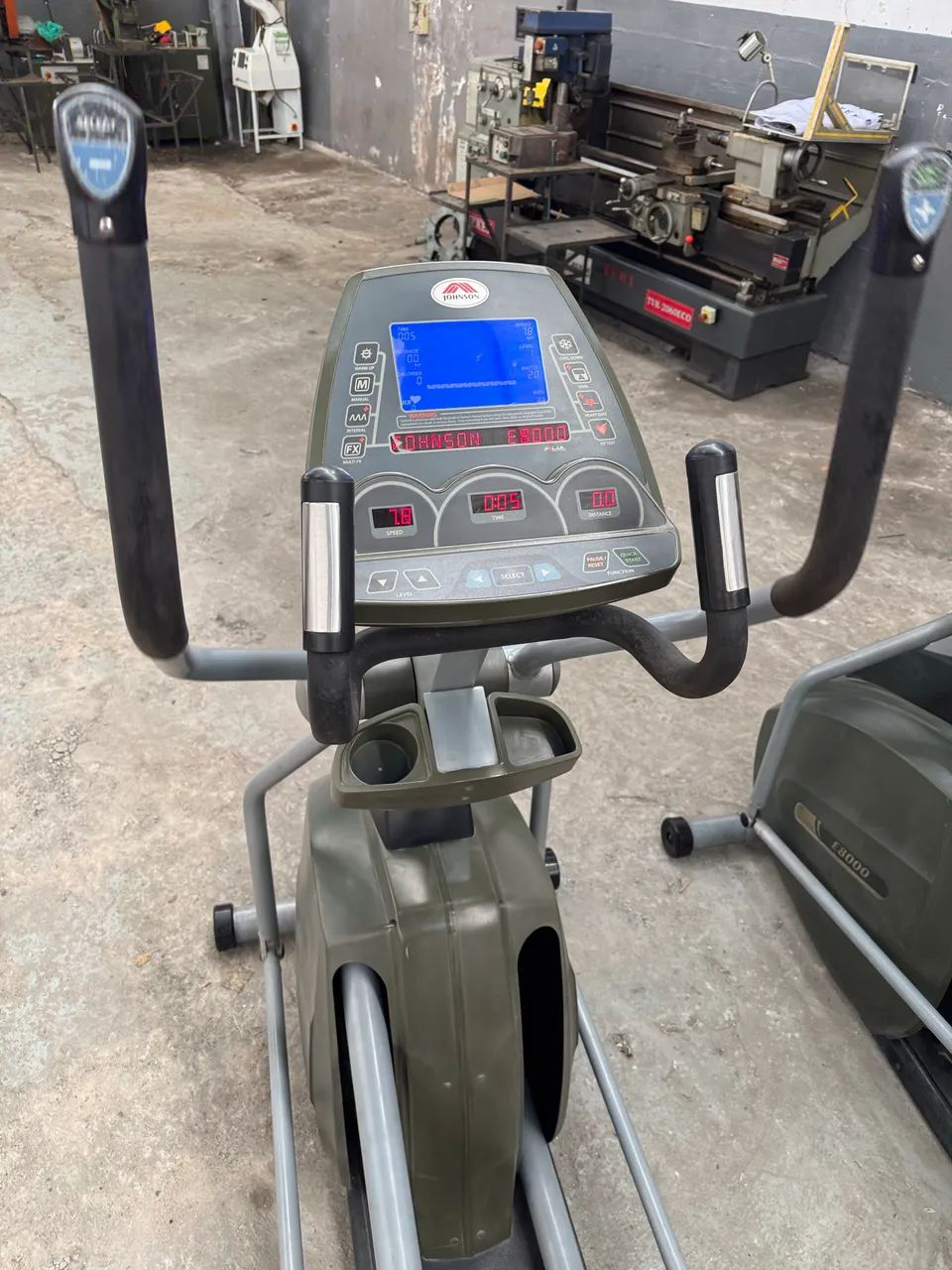 Aparelho Elíptico profissional Johson E8000 - Foto 4