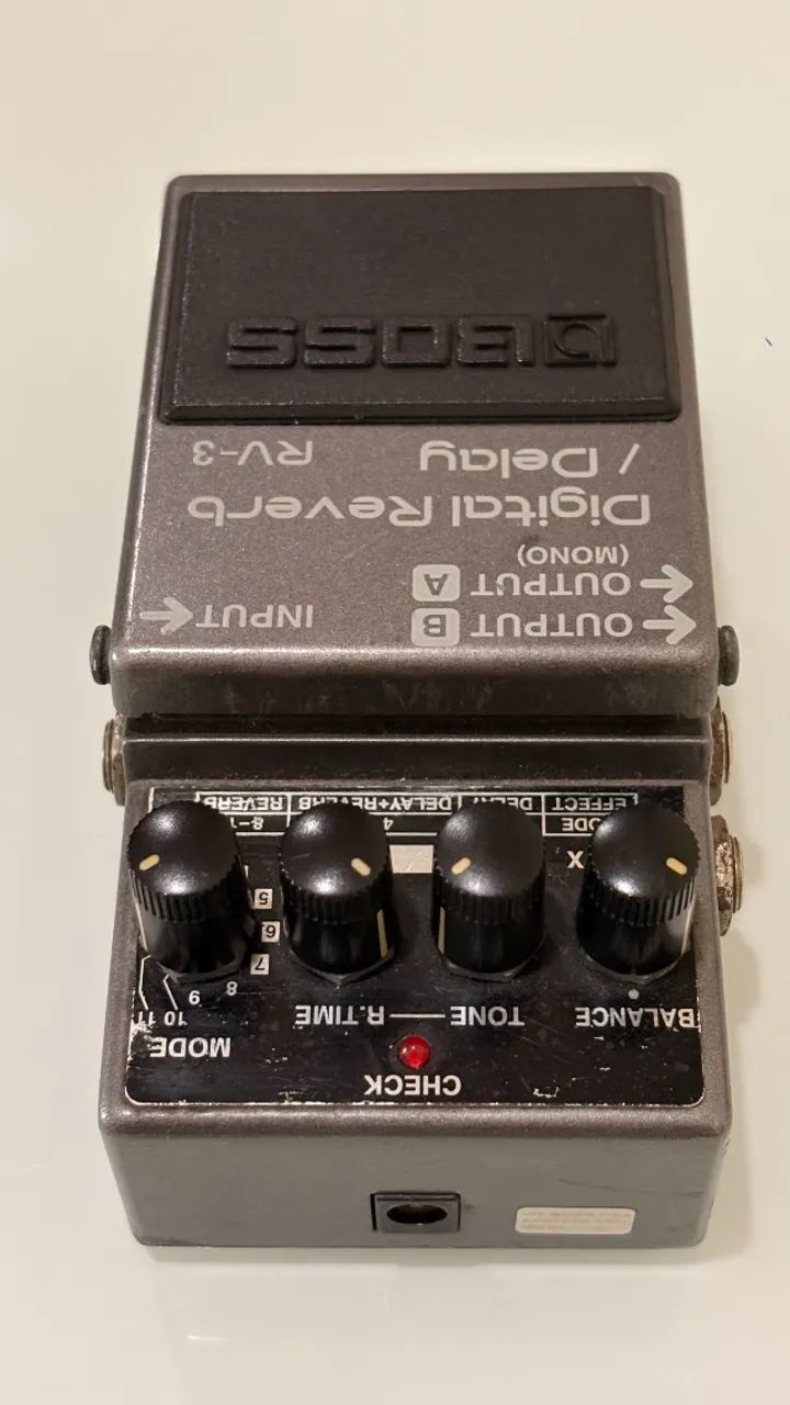 Pedal Boss Digital Reverb/Delay RV-3 - Instrumentos musicais