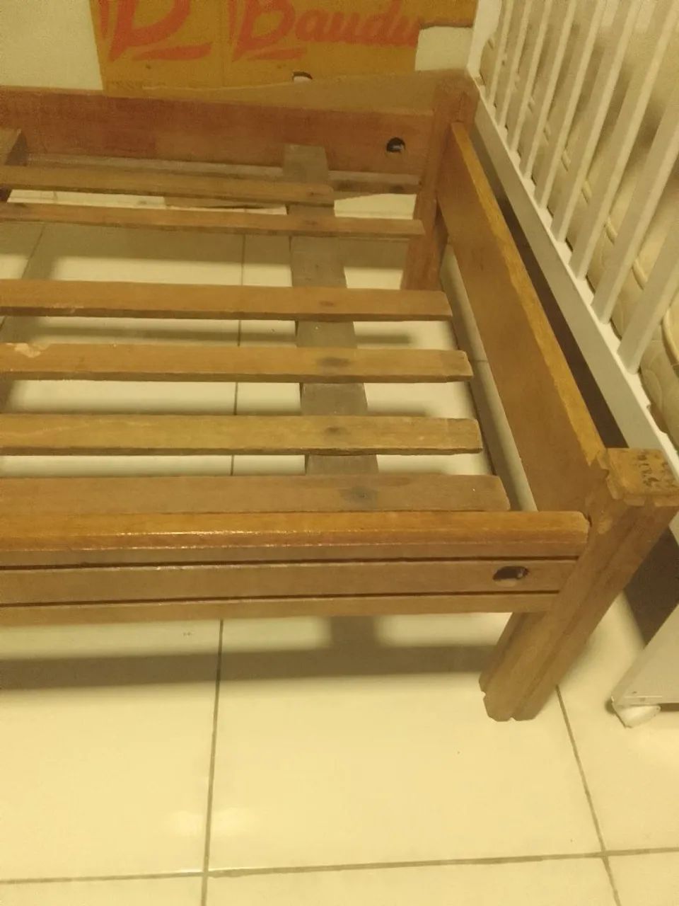 Cama de madeira  original pra solteiro.  - Foto 2