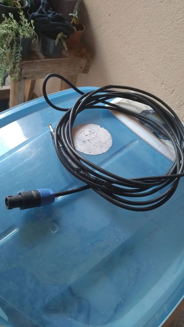 Som para médios e pequenos eventos,Acompanha 2 tripes 3 pedestais,2 Microfones, cabeamento - Foto 3
