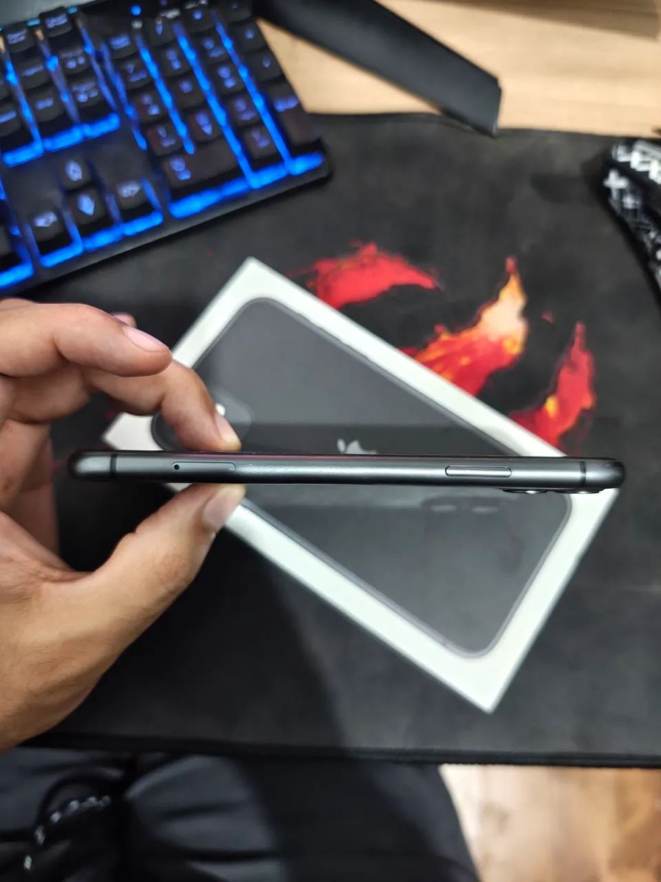iPhone 11 64 GB preto com caixa - Foto 2