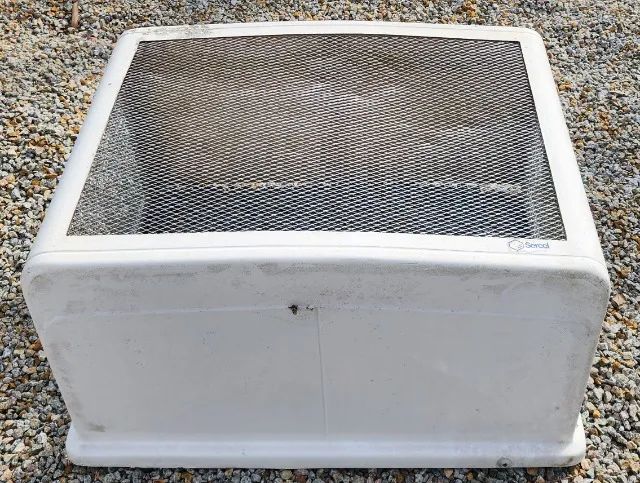 Caixa Proteção Ar Condicionado 18000 btu Fibra Usada - Foto 4