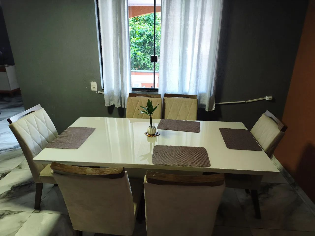 Mesa tampa de vidro seis cadeiras 
