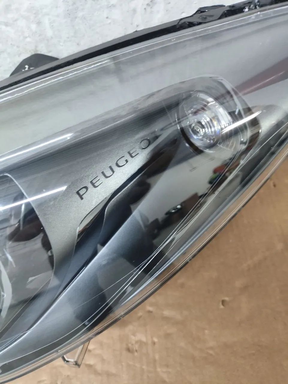 FAROL Peugeot 308/408 - Peças para carros, vans e utilitários