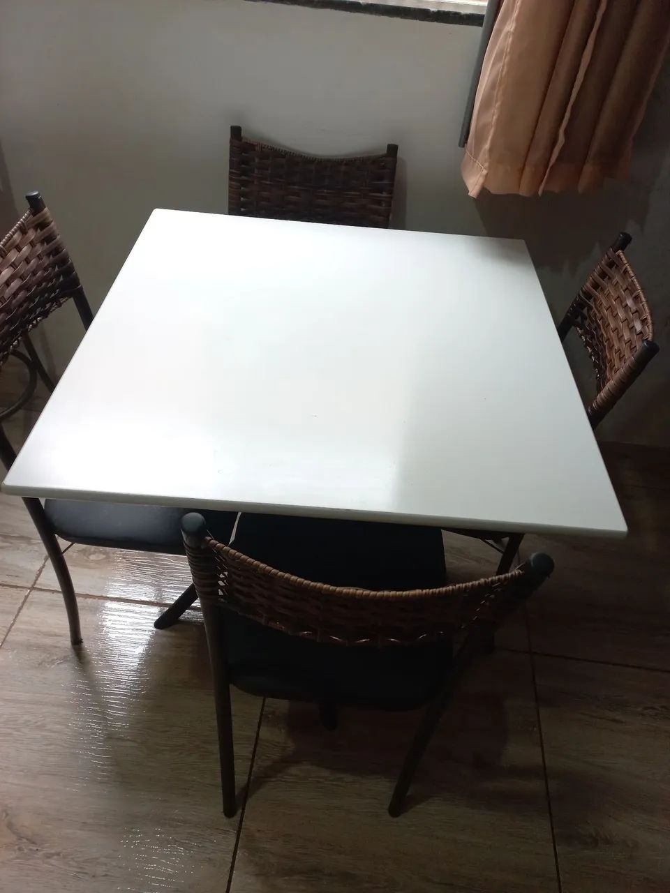 Vendo mesa de 4 cadeiras 65082642841345122