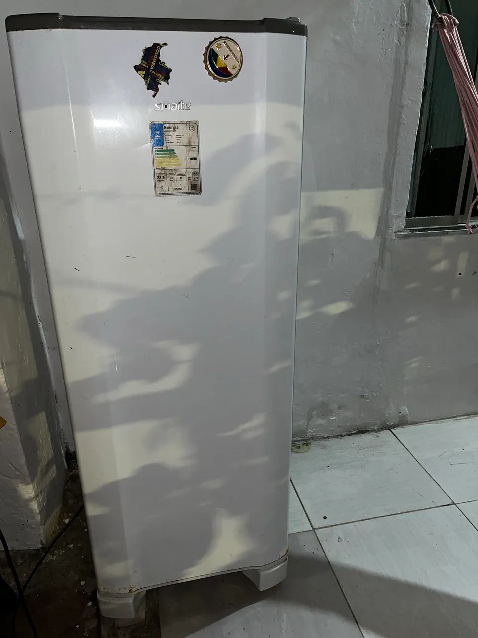 Vendo geladeira esmaltec 1300