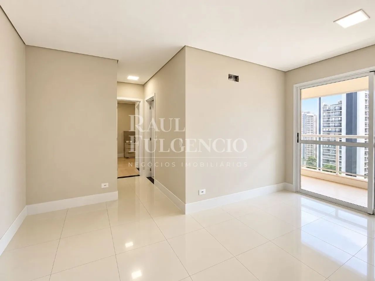 Apartamento para alugar no Edifício Uptown contendo 3 quartos sendo 1 suíte.