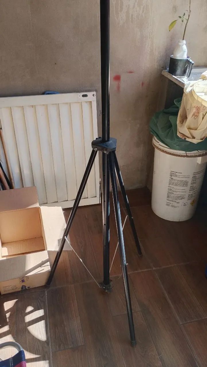 Tripé para caixa de som