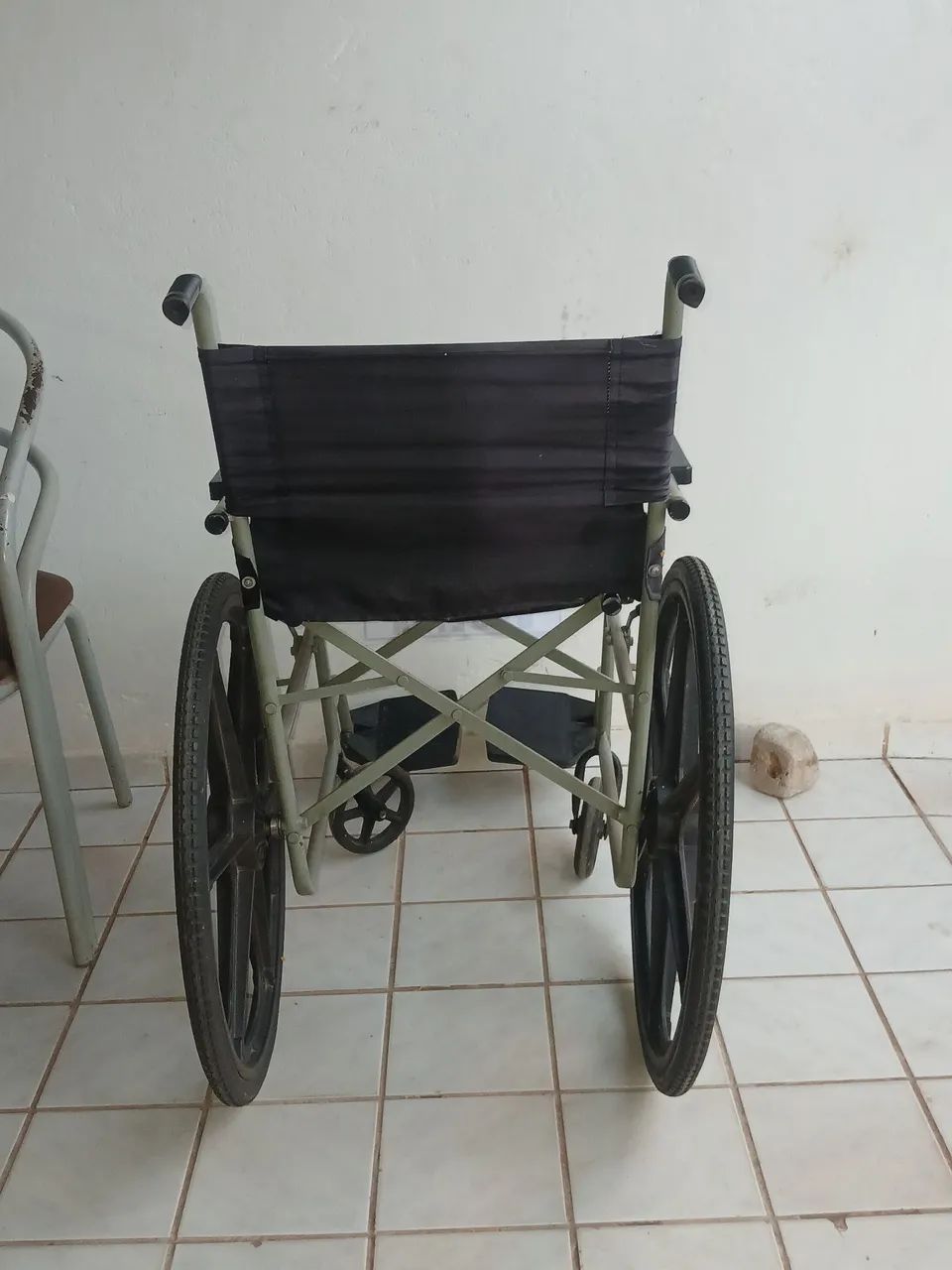 Cadeira de rodas seminova - Foto 4