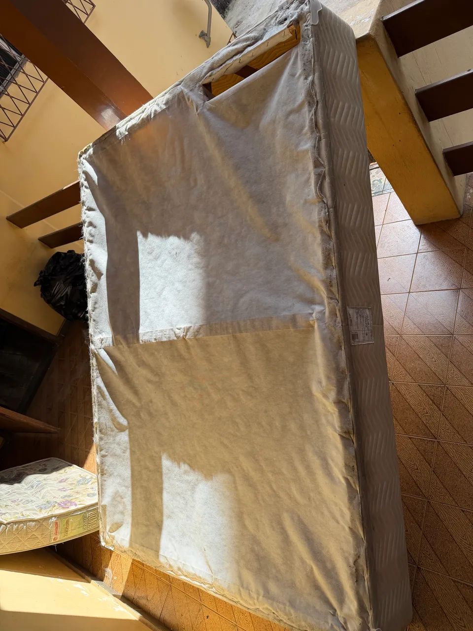 Cama Box 1,38x1,88x0,24 - Foto 2