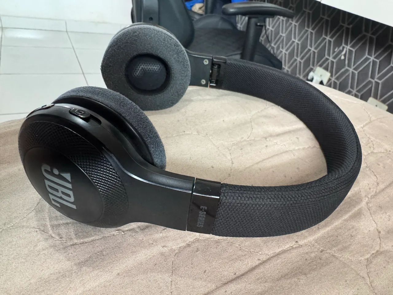 Fone de Ouvido Bluetooth JBL  E45BT- Preto - Foto 5