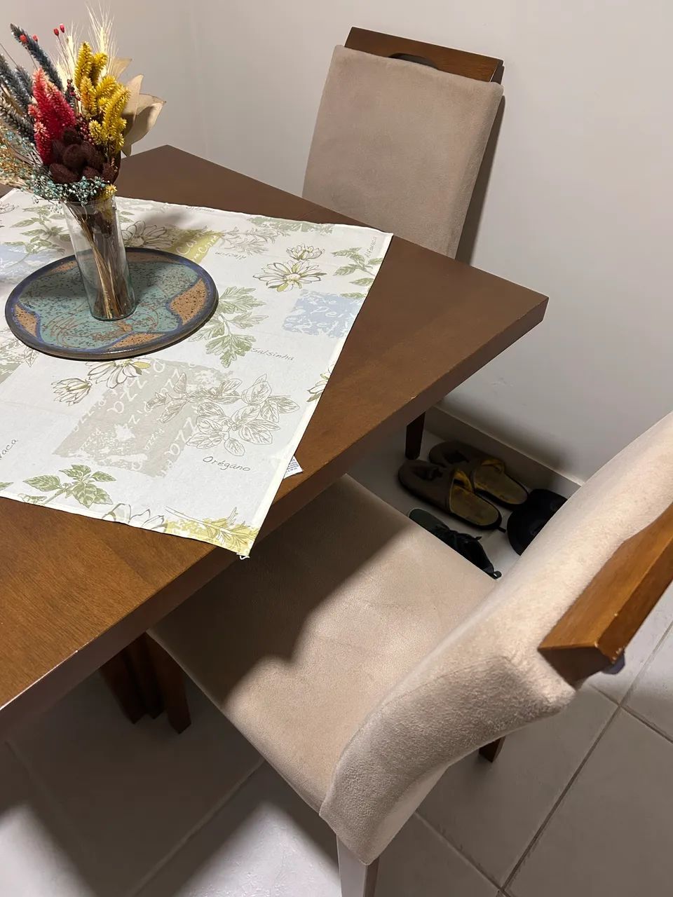 Conjunto de mesa e 4 cadeiras - Foto 4