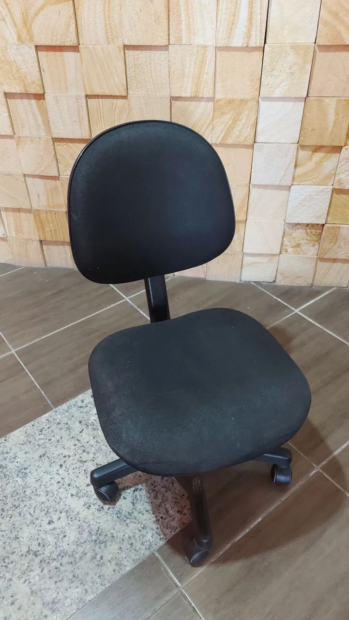 Cadeira com ajuste de altura 