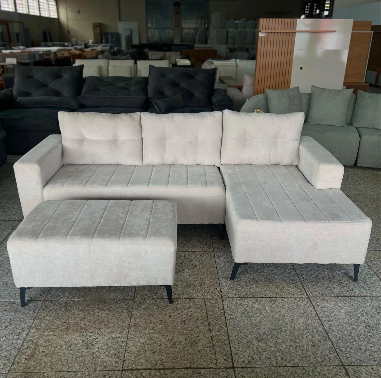 Sofá Luxo Em Linho 2.50 Mts Qualidade e Conforto  - Foto 2
