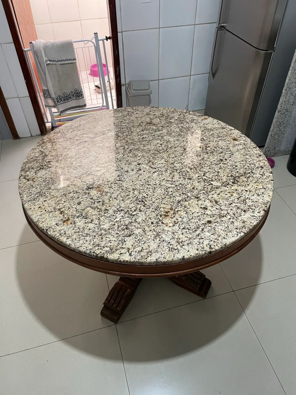 Mesa de madeira com tampo de granito  - Foto 2