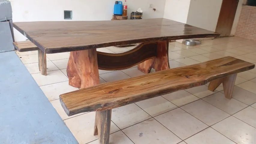 Mesa de Madeira Rústica com Bancos
