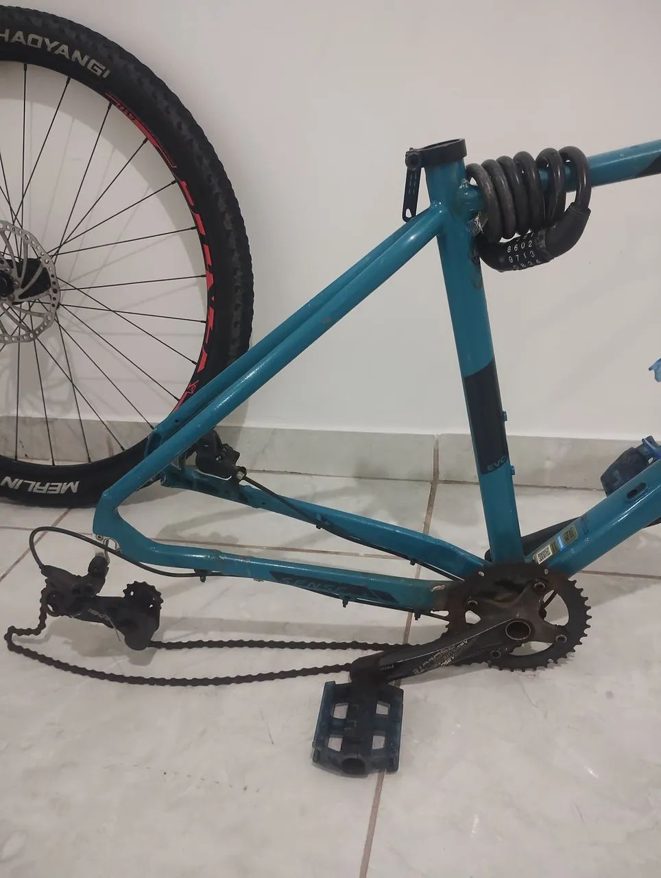 Quadro de bicicleta 29 com algumas peças inclusas.  - Foto 5