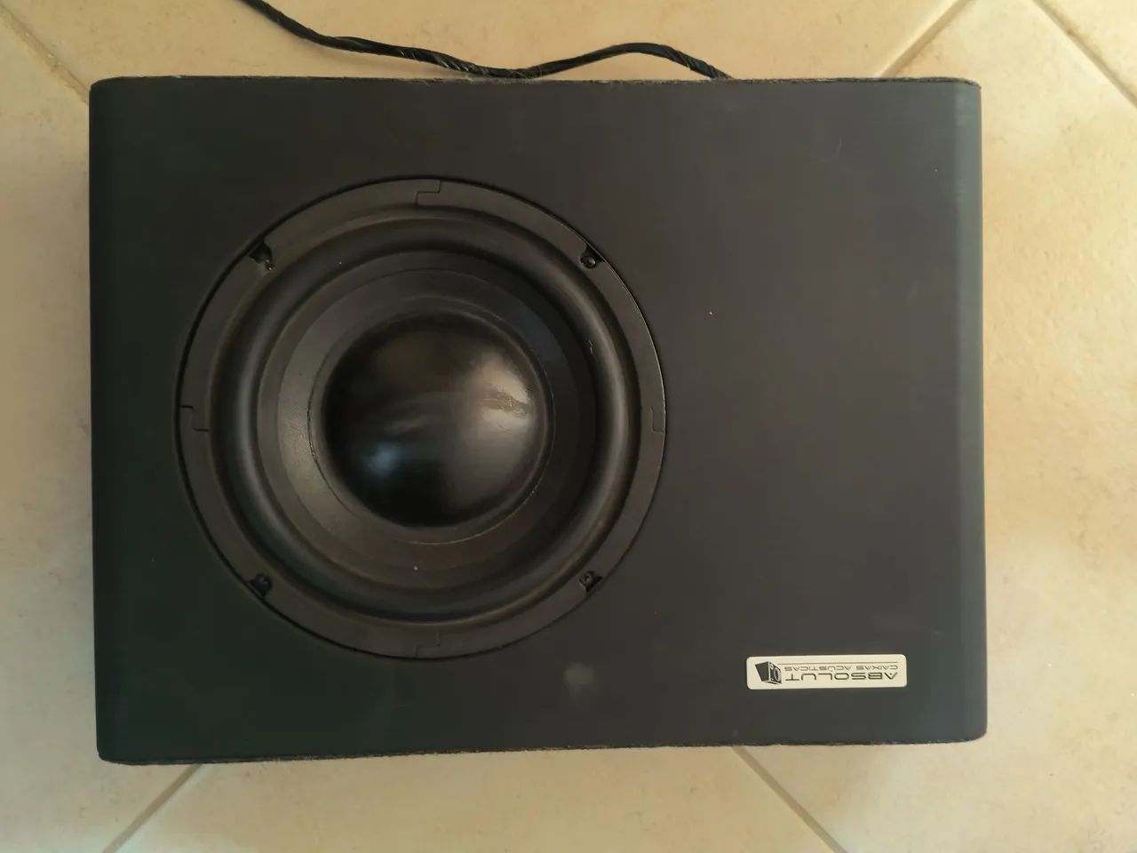 Caixa sub amplificada de 8 pra carro 