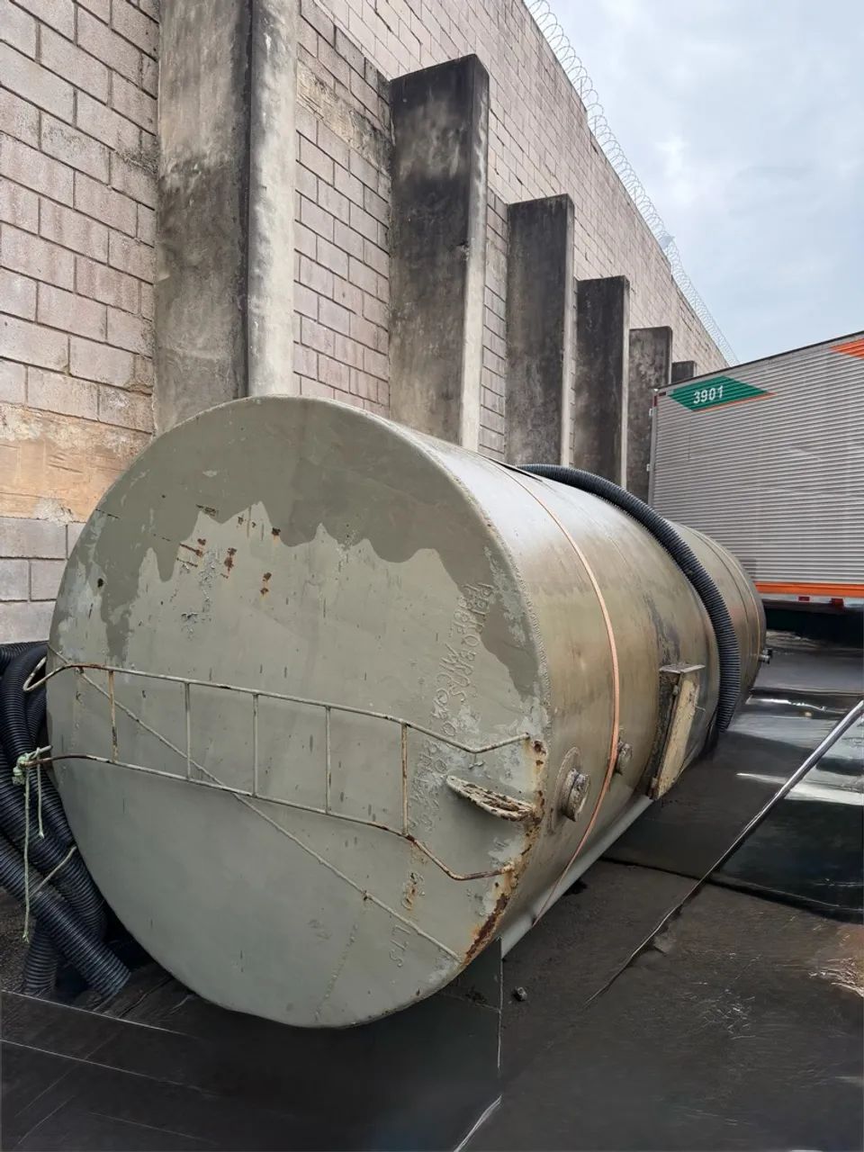 Tanque grande de combustível  - Foto 2