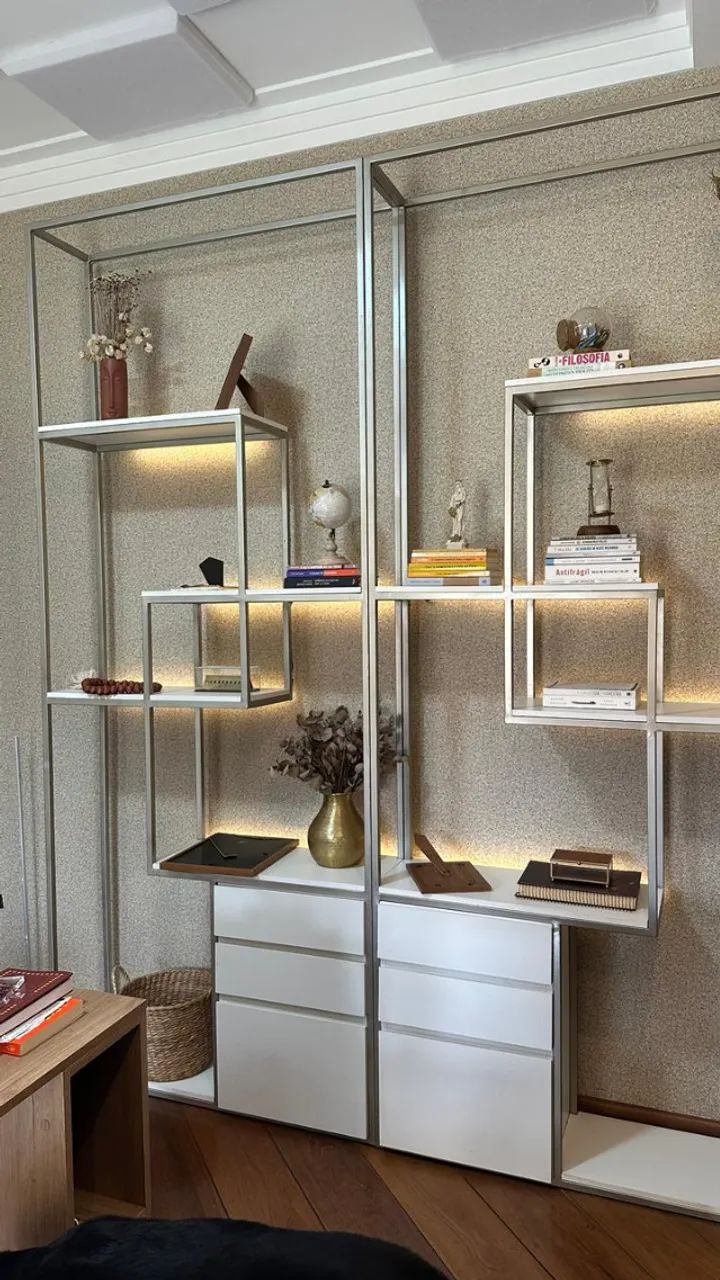 Estante em metal com led