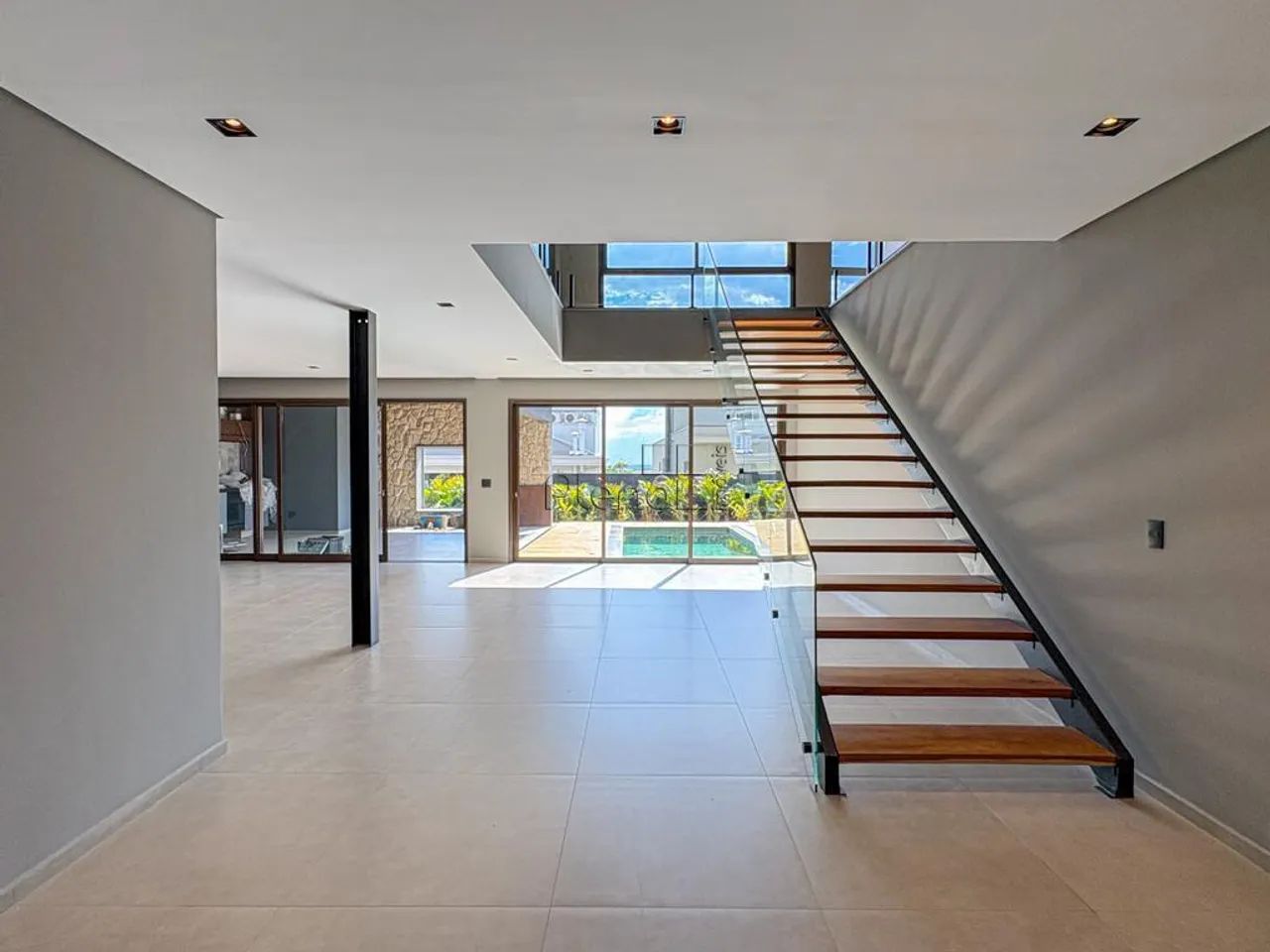 Sobrado à venda em Campinas, Alphaville Dom Pedro 2, com 4 suítes, com 389.85 m² - Foto 4