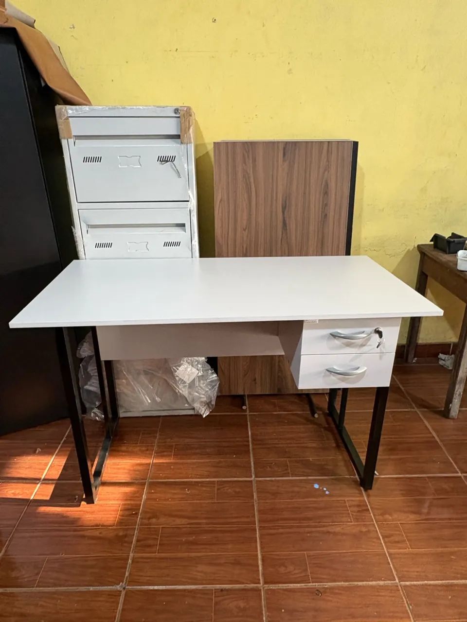 Mesa reta c gaveta 