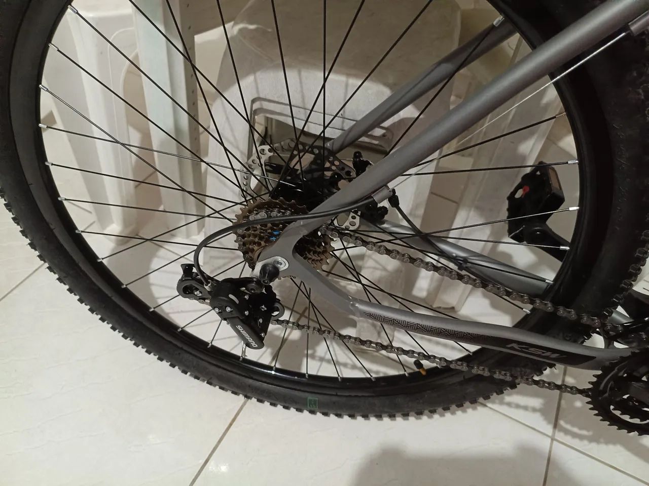 Vende se uma bicicleta quadro 21 aro 29 nunca usada nova - Foto 4