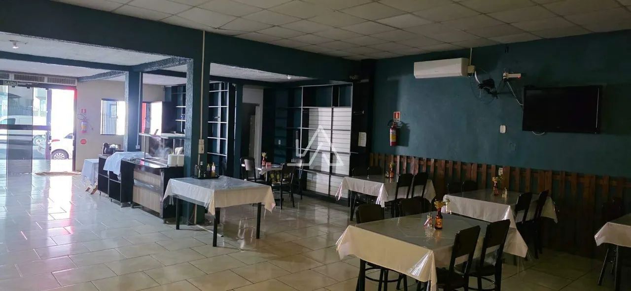 PREDIO COM DOIS APARTAMENTOS DE 3 DORMITÓRIOS, SEMI MOBILIADOS, SALA COMERCIAL MOBILIADA,  - Foto 3