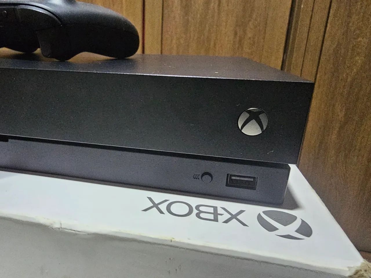 Xbox one x 1TB 4K com controle novo atual (series)