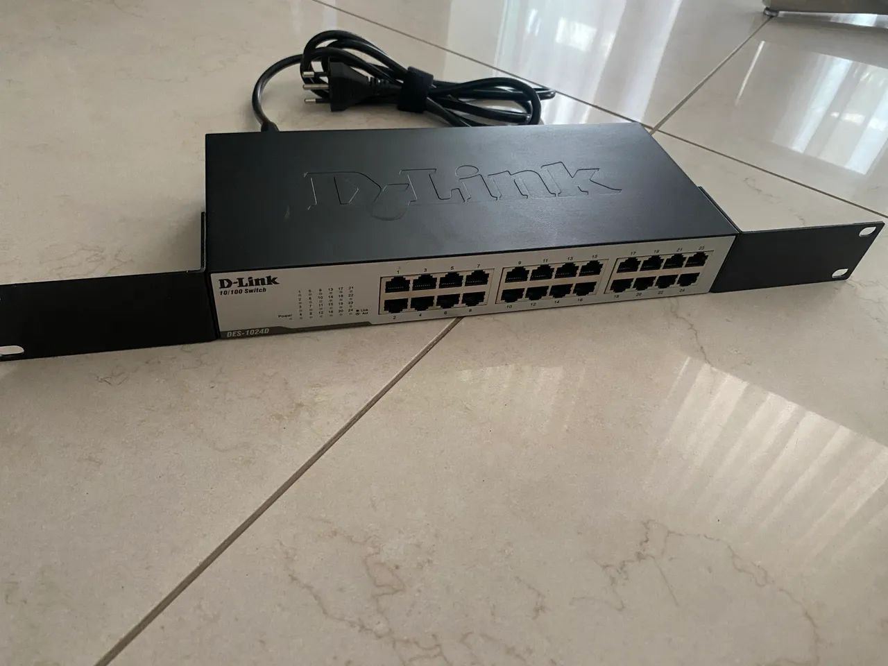 Kit Rede com 1 roteador e 2 Switch D-Link DES-1024D, usados - Foto 2