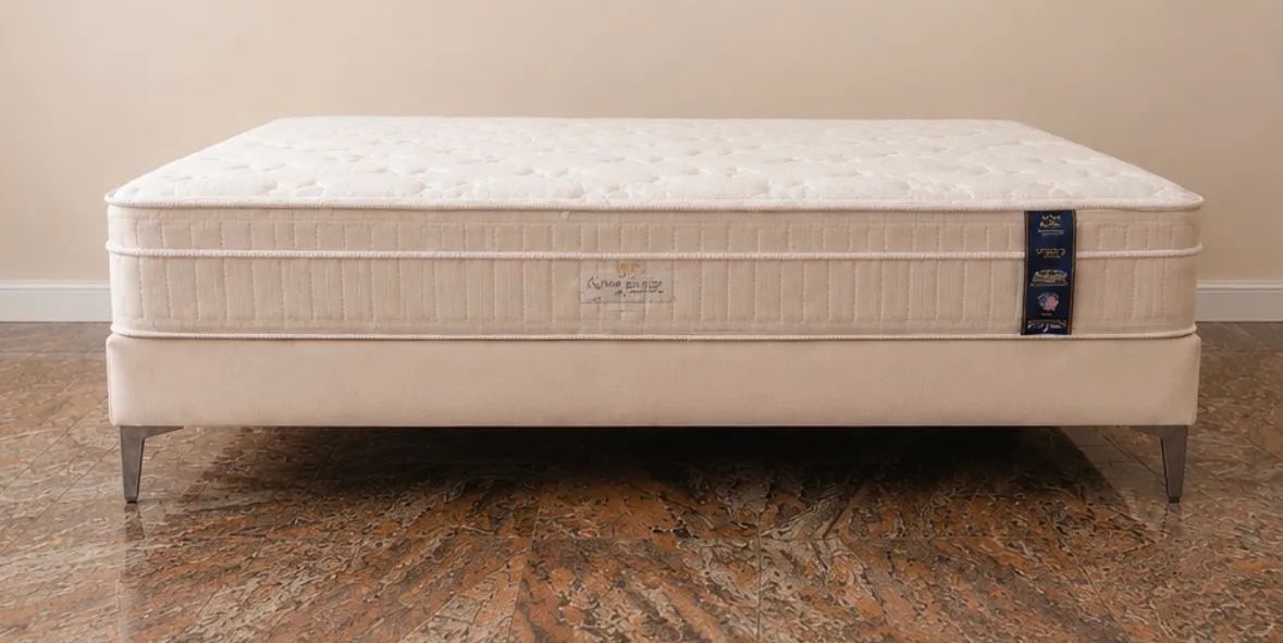 Cama Queen completa - Base estofada em linho + colchão King Koil - Foto 3