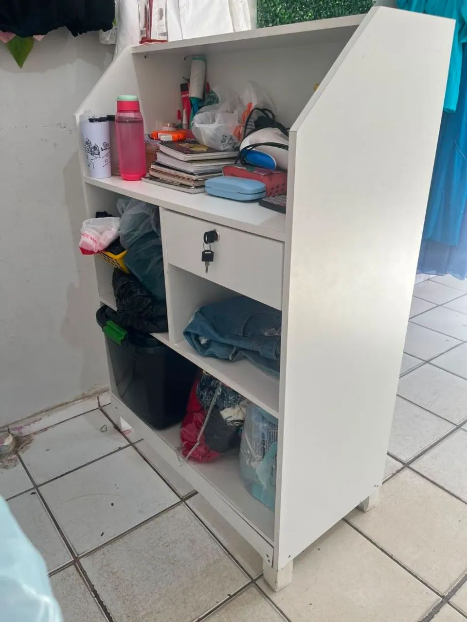Vendo balcão caixa pra comércio bem conservado!