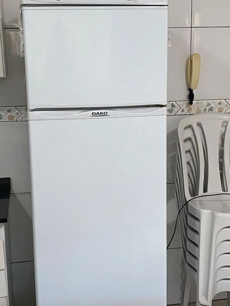 Geladeira Dako 2 portas,  gela super bem, funciona normalmente 