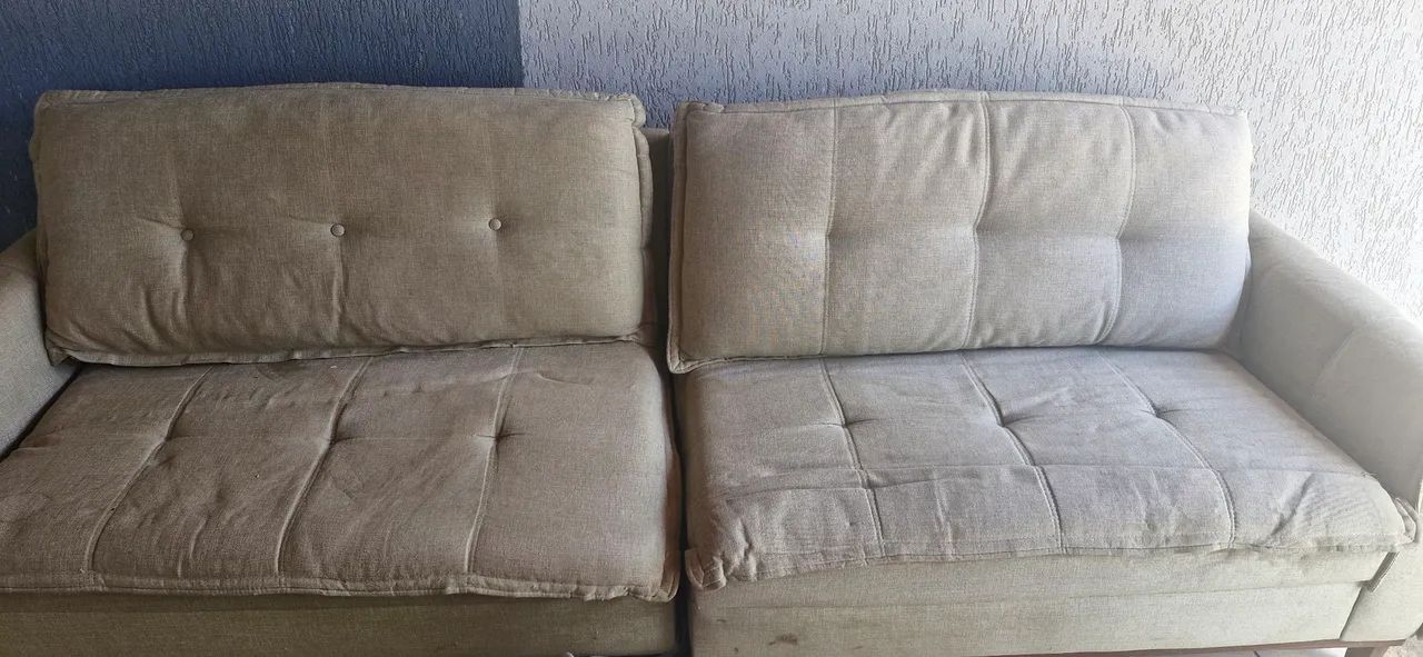 Sofá / precisando de reforma.