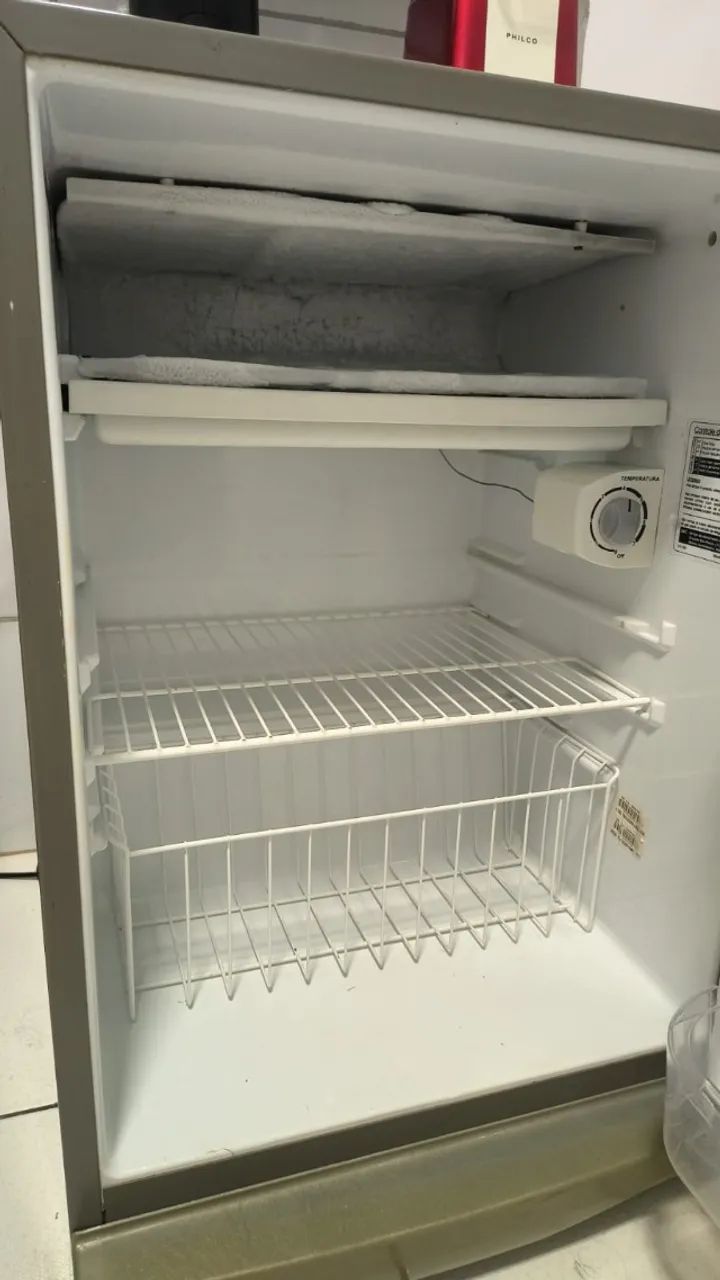 Frigobar modelo FBGE120L - Funcionando Perfeitamente - Foto 3