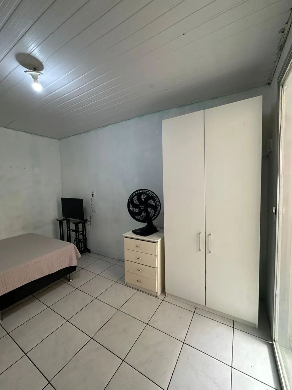 Kitnet independente de 1 quarto com pátio