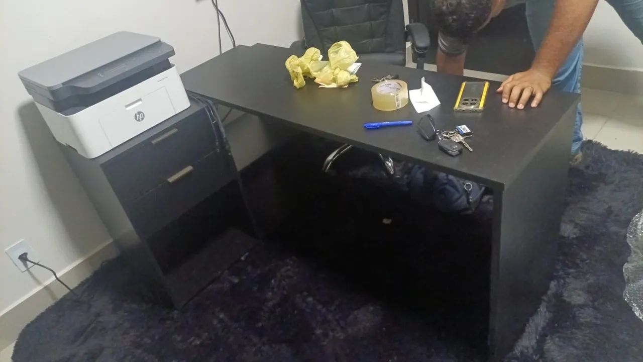 Mesa de escritório em L