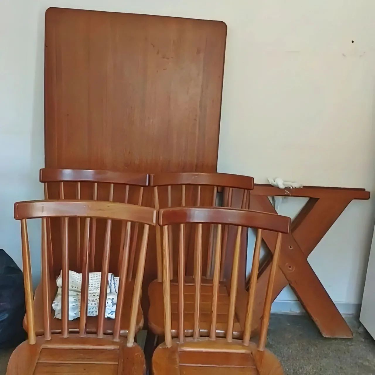 Conjunto de Mesa e 4 Cadeiras em Madeira Maciça - Foto 5