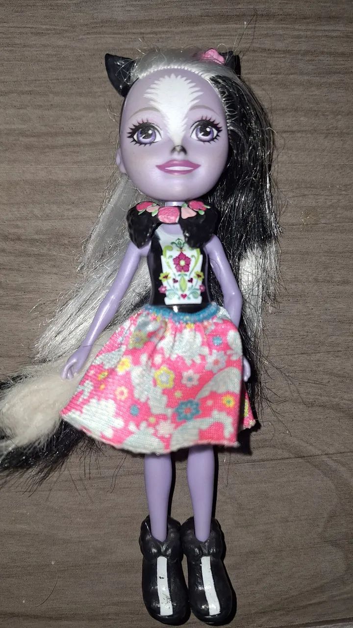 Boneca Enchantimals Sage Skunk 15cm