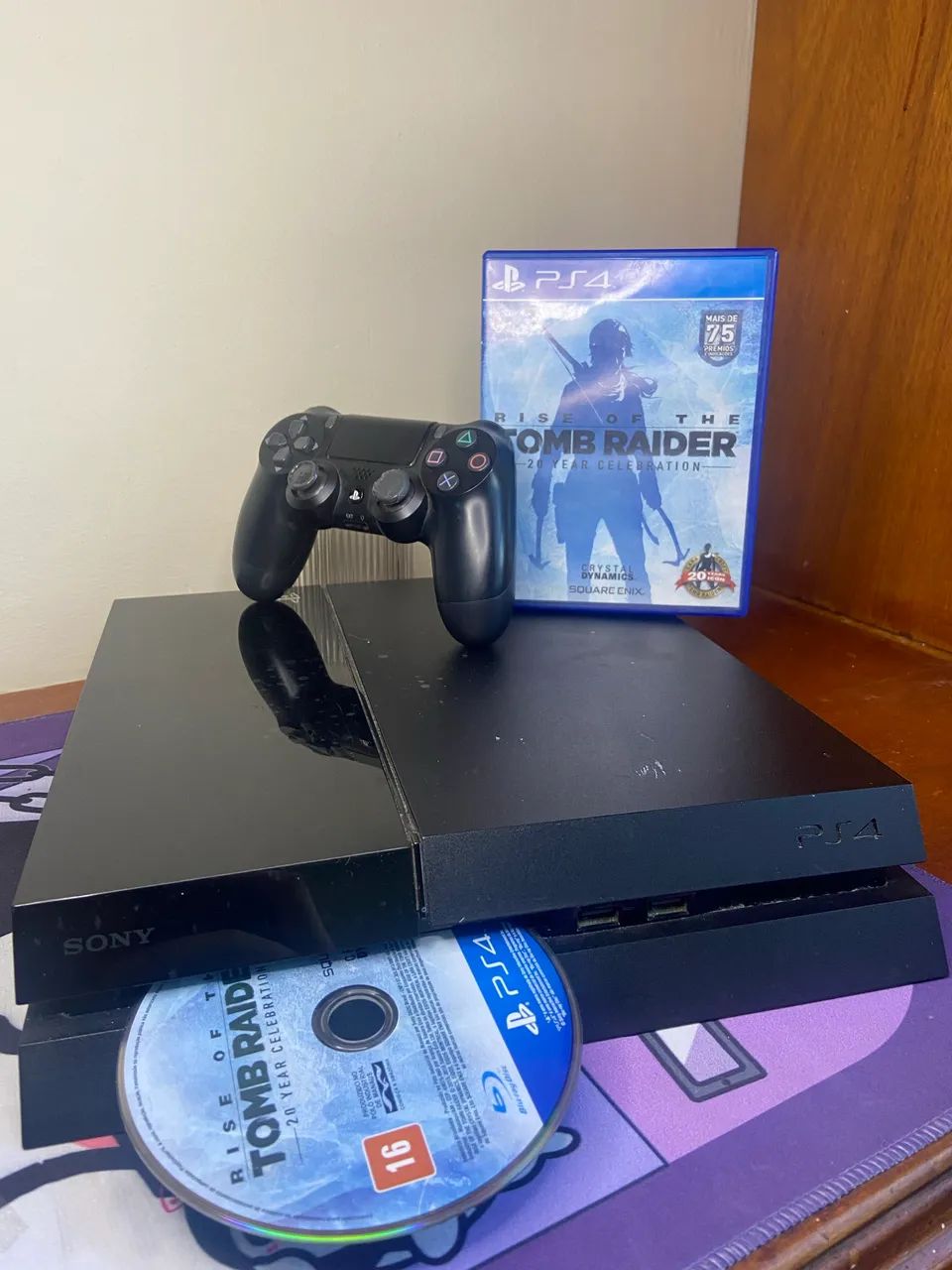 PlayStation 4 em ótimo estado de funcionamento.
