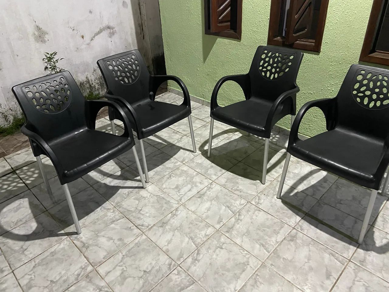 Jogo com 4 cadeiras de jantar !!!! - Foto 5