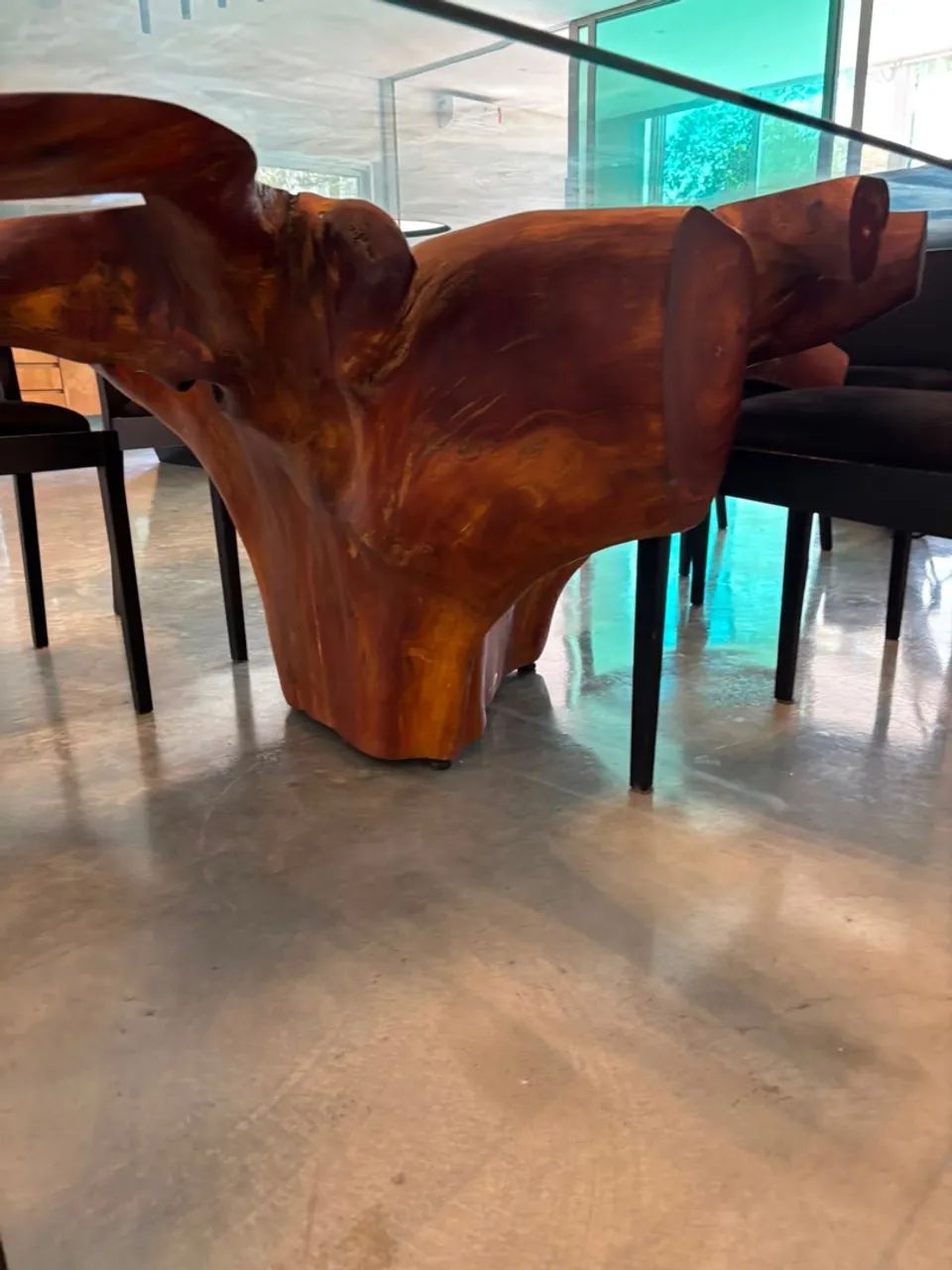 MESA DE JANTAR RÚSTICA COM BASE EM TRONCO DE MADEIRA